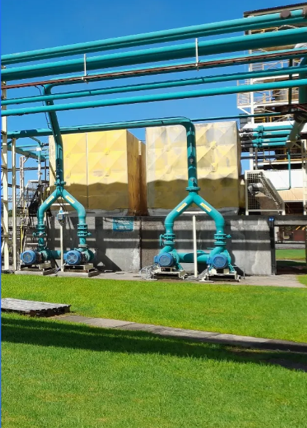 Sistema de tratamiento de agua por electrólisis WaterPro en un condensador evaporativo de Arcor