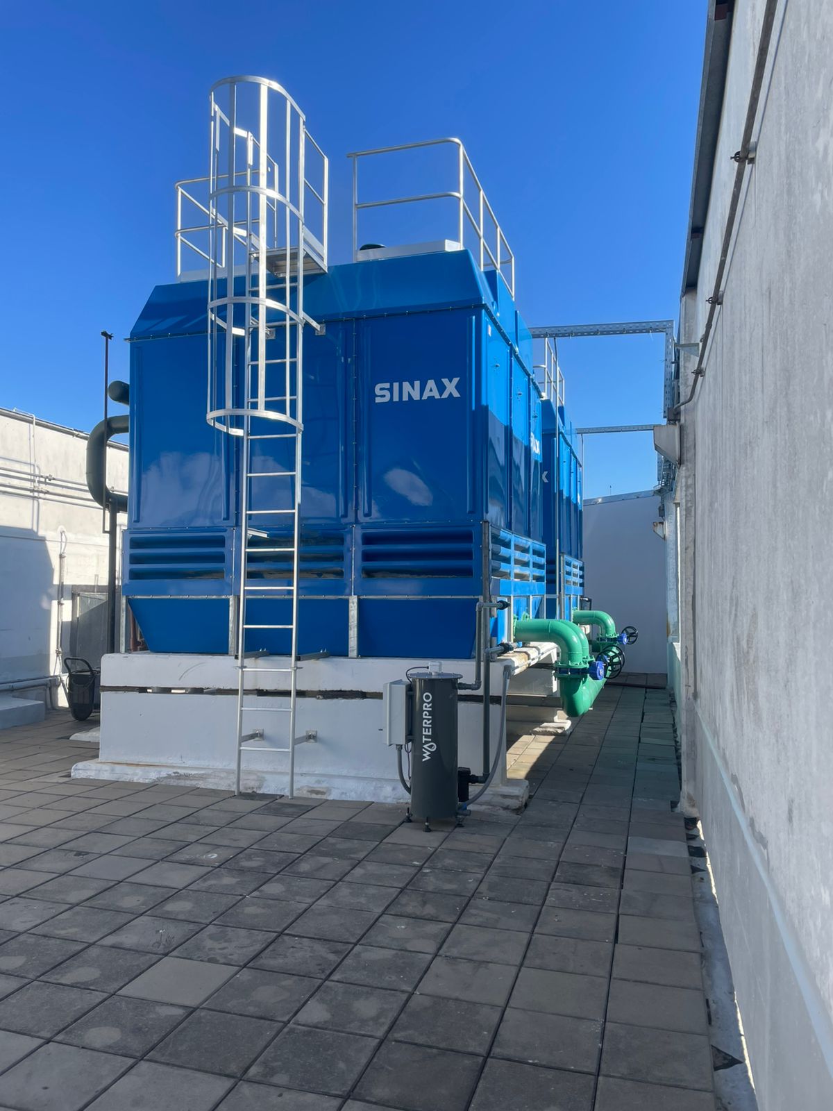 Torre de enfriamiento con tratamiento electrolítico WaterPro