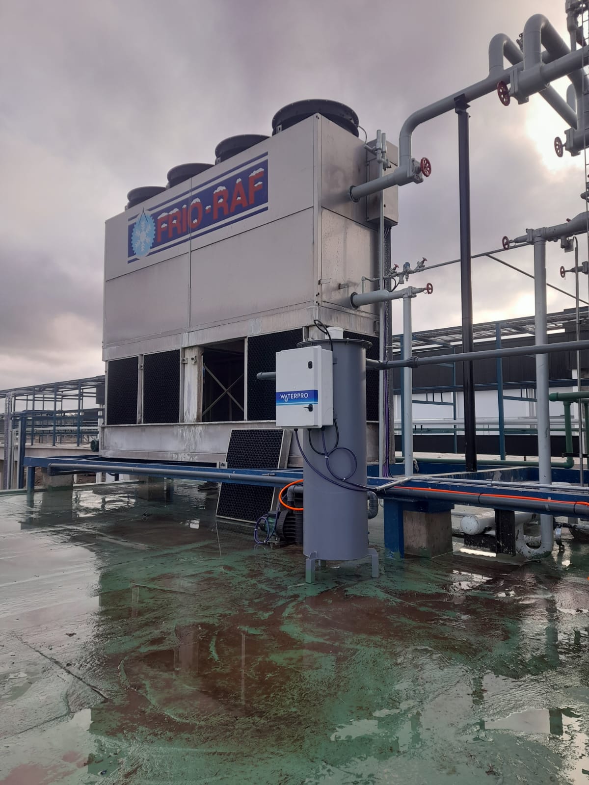 Sistema WaterPro instalado en torre de enfriamiento